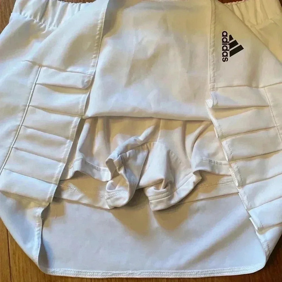 Adidas climalite white skort size M/L - elastic waist - pleated hem - Picture 3 of 8